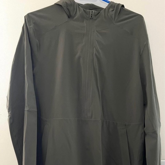 Lululemon Windbreaker - Picture 1 of 2